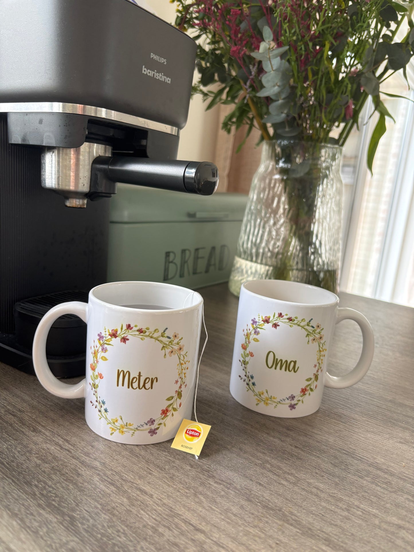 Koffietas veldbloemen gepersonaliseerd